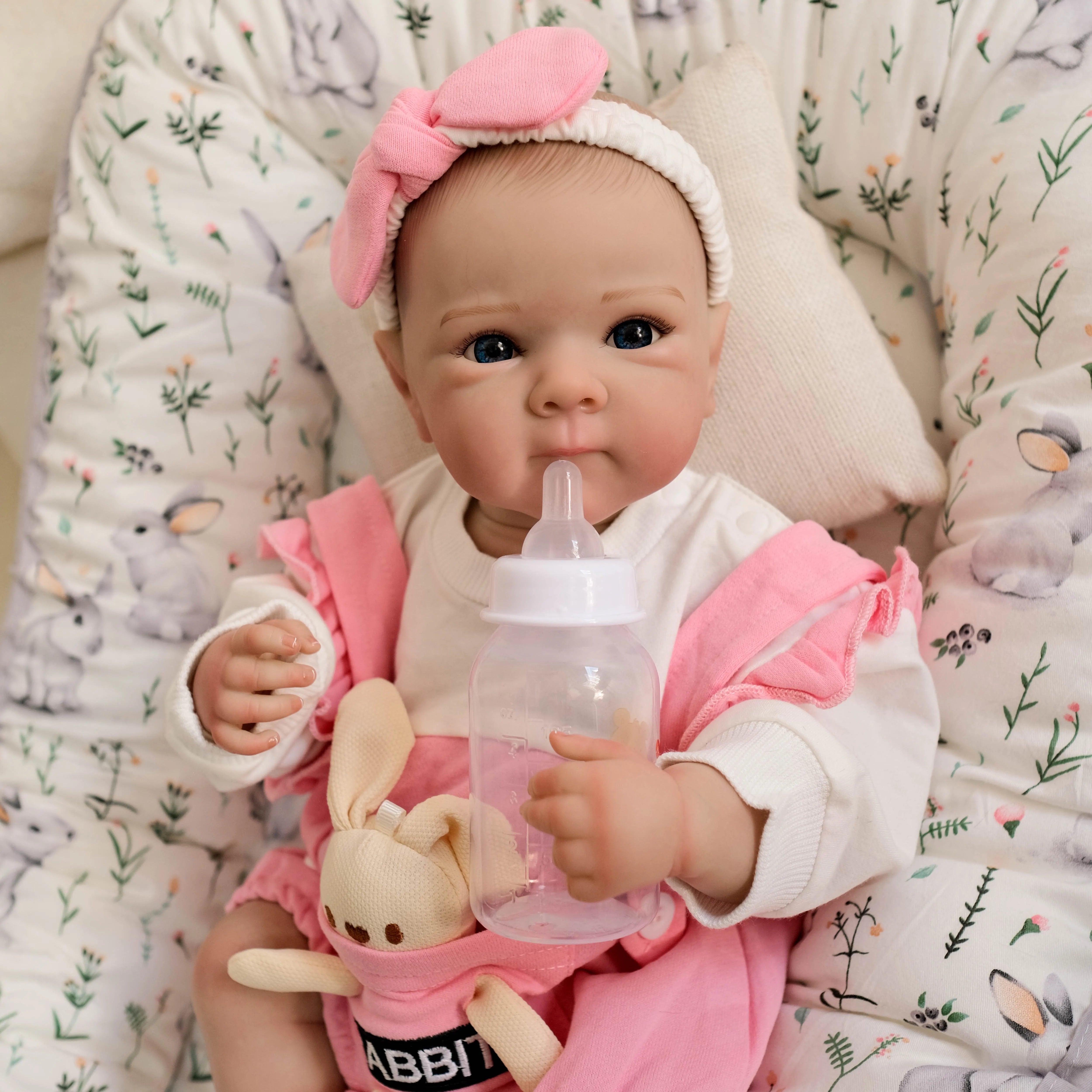 Boneca Bebê Reborn Coelhinha - Corpo Inteiro em Silicone Macio e Realista
