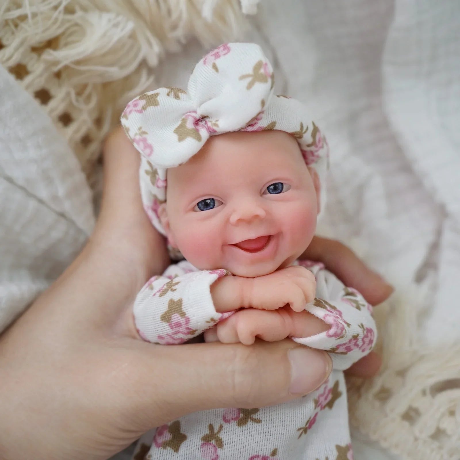Mini Boneca Bebê Reborn Menina Sorriso em Silicone Sólido 20cm Greenlucky