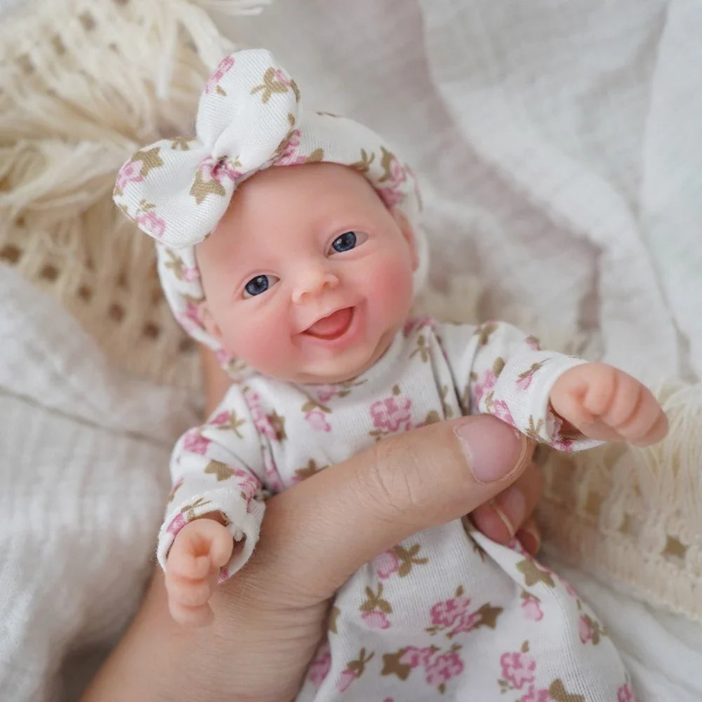 Mini Boneca Bebê Reborn Menina Sorriso em Silicone Sólido 20cm Greenlucky