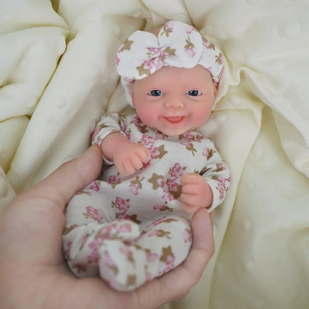 Mini Boneca Bebê Reborn Menina Sorriso em Silicone Sólido 20cm Greenlucky